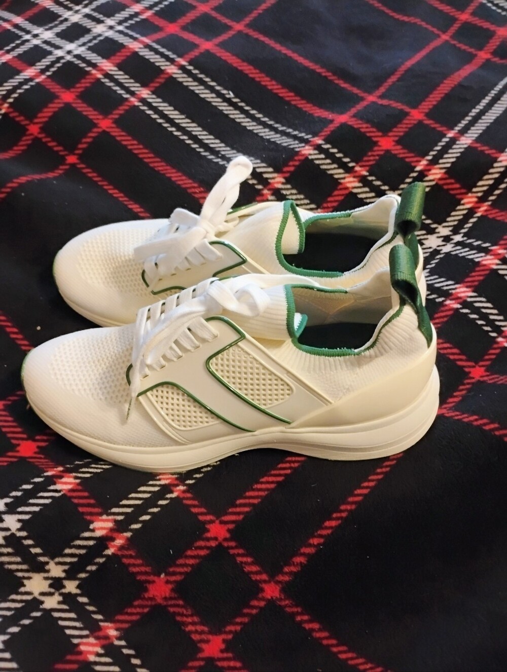 Women's Like New White 🤍 And Green 💚 Tory Burch Sneakers U.S. Size 9.5